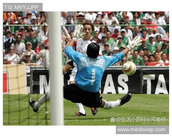 足球明星乌龙球引发热议赛场意外成焦点球迷反应各异